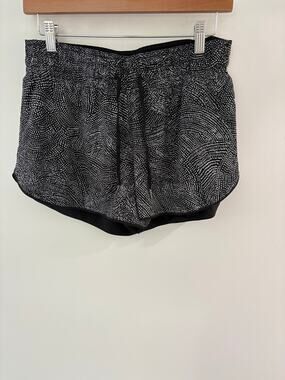 Lululemon Choose A Side Reversible Shorts Size 8